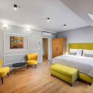 Modern Twin Room